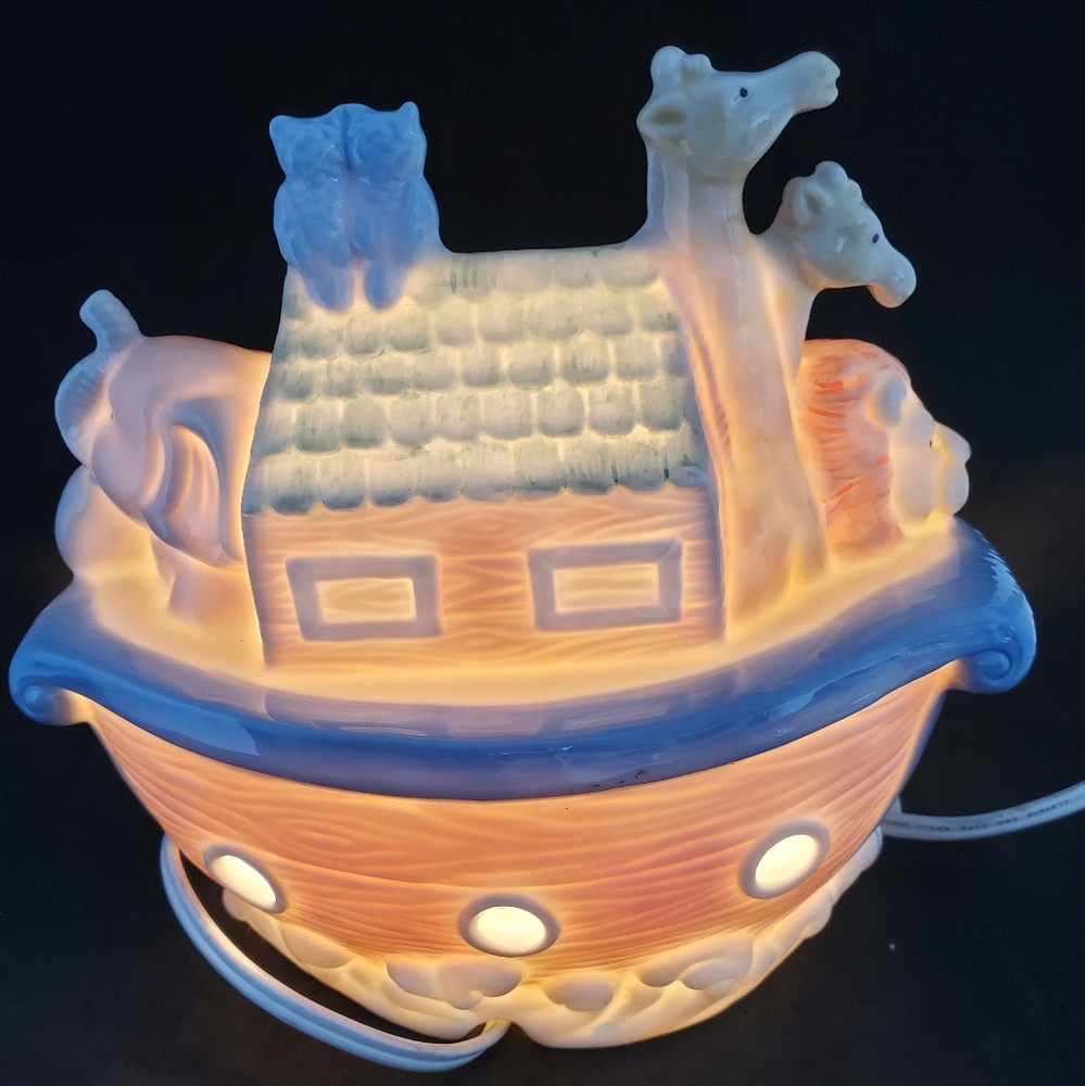 Cosmos Gifts Noah's Ark Night Light - Picture 11 of 16